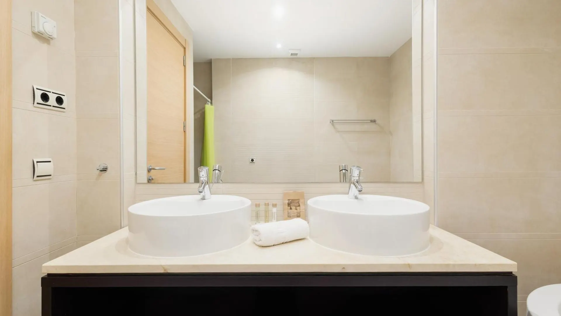 アパート Moderno Apartamento Vacacional Con Increbles Vistas Al Mar Con Spa Y Gimnasio マルベーリャ スペイン