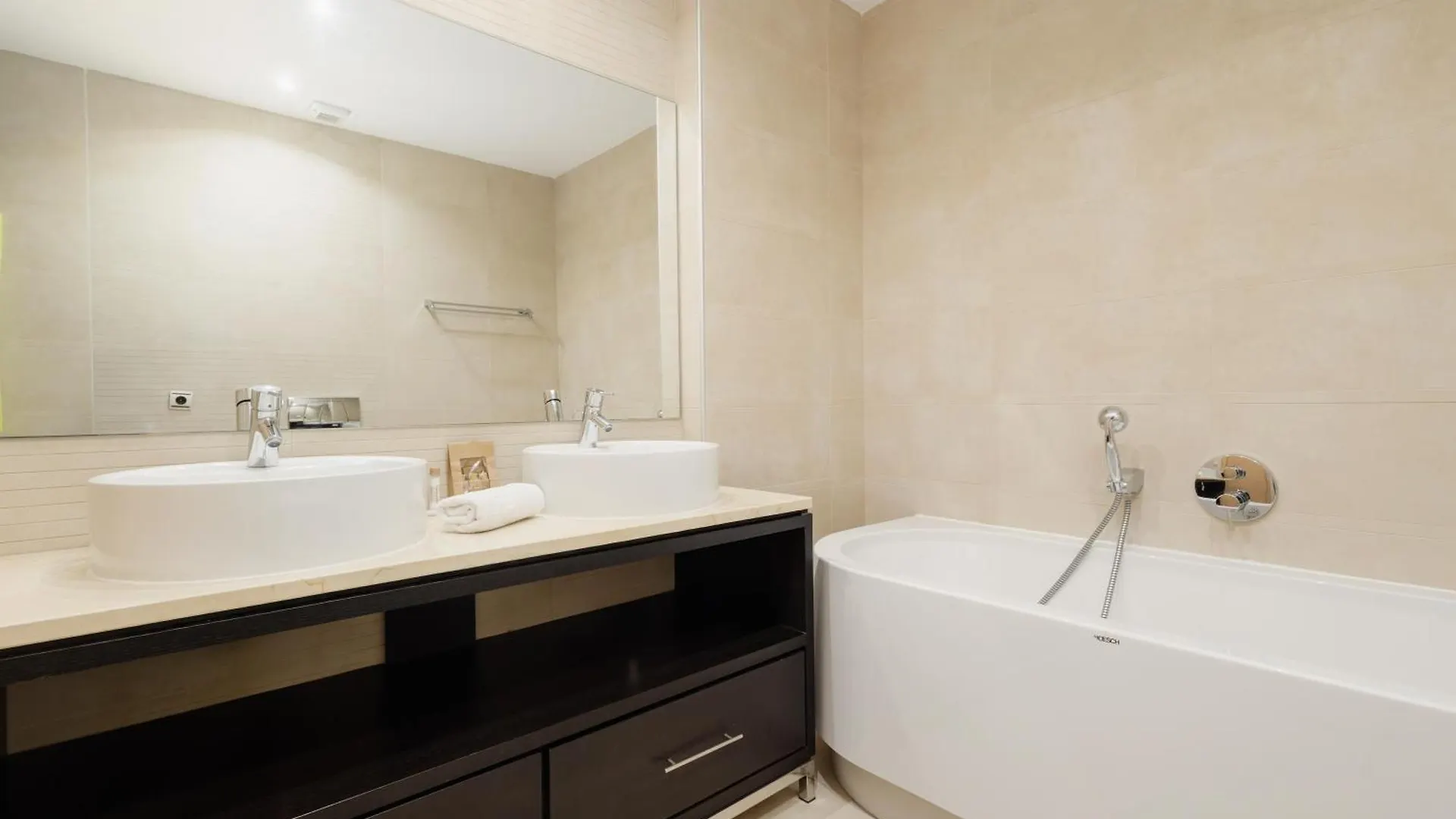 アパート Moderno Apartamento Vacacional Con Increbles Vistas Al Mar Con Spa Y Gimnasio マルベーリャ
